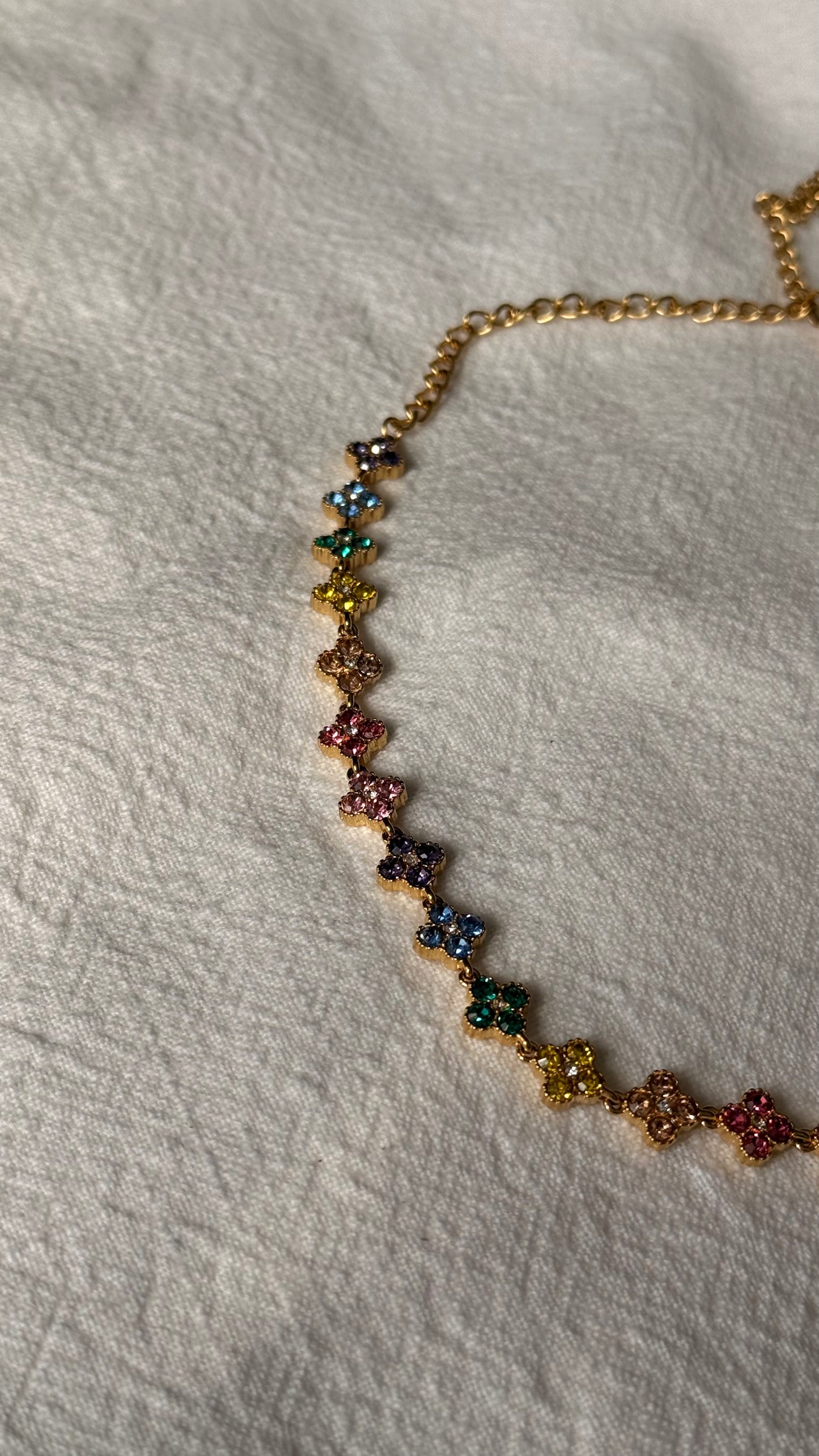 Collier ras-de-cou multicolore