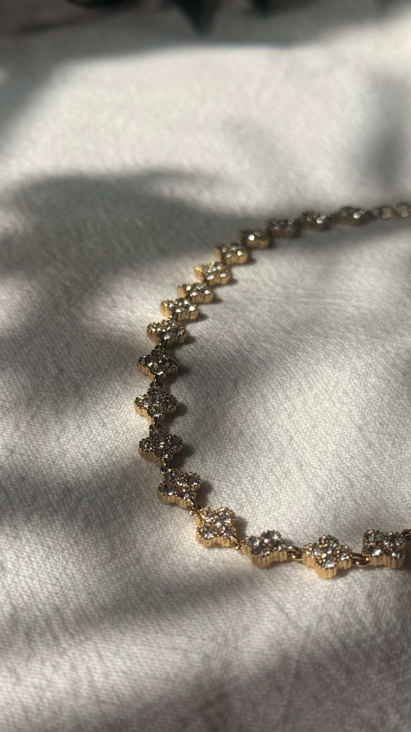 Collier blanc doré