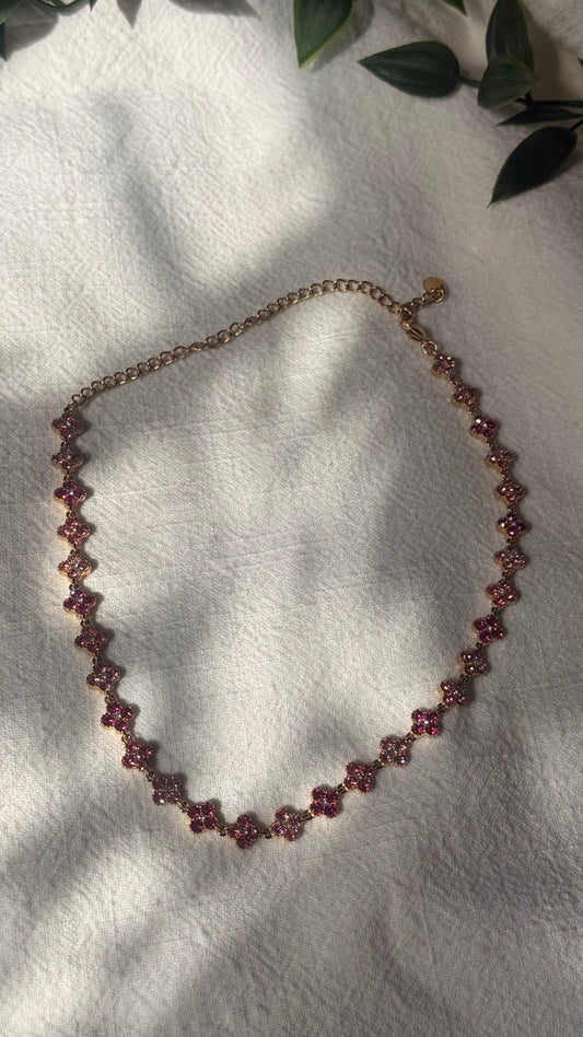 Collier ras-de-cou rose