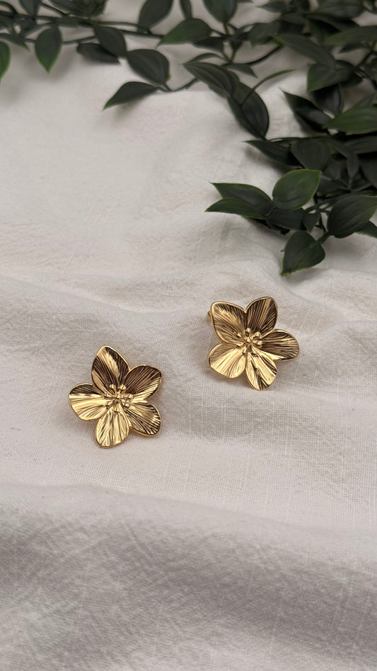 Boucle d’oreille a fleur dorée