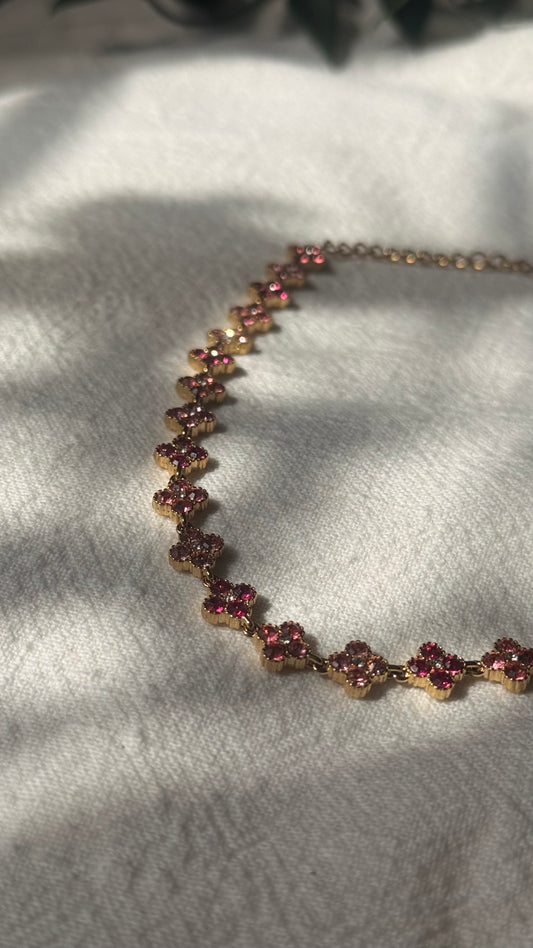 Collier ras-de-cou rose